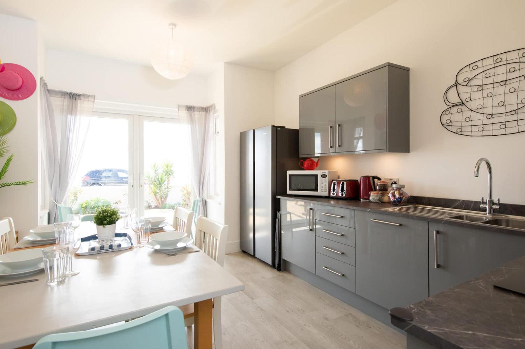 Absolute Beachfront With Decked Garden Oasis And Views Bognor Regis Exteriör bild