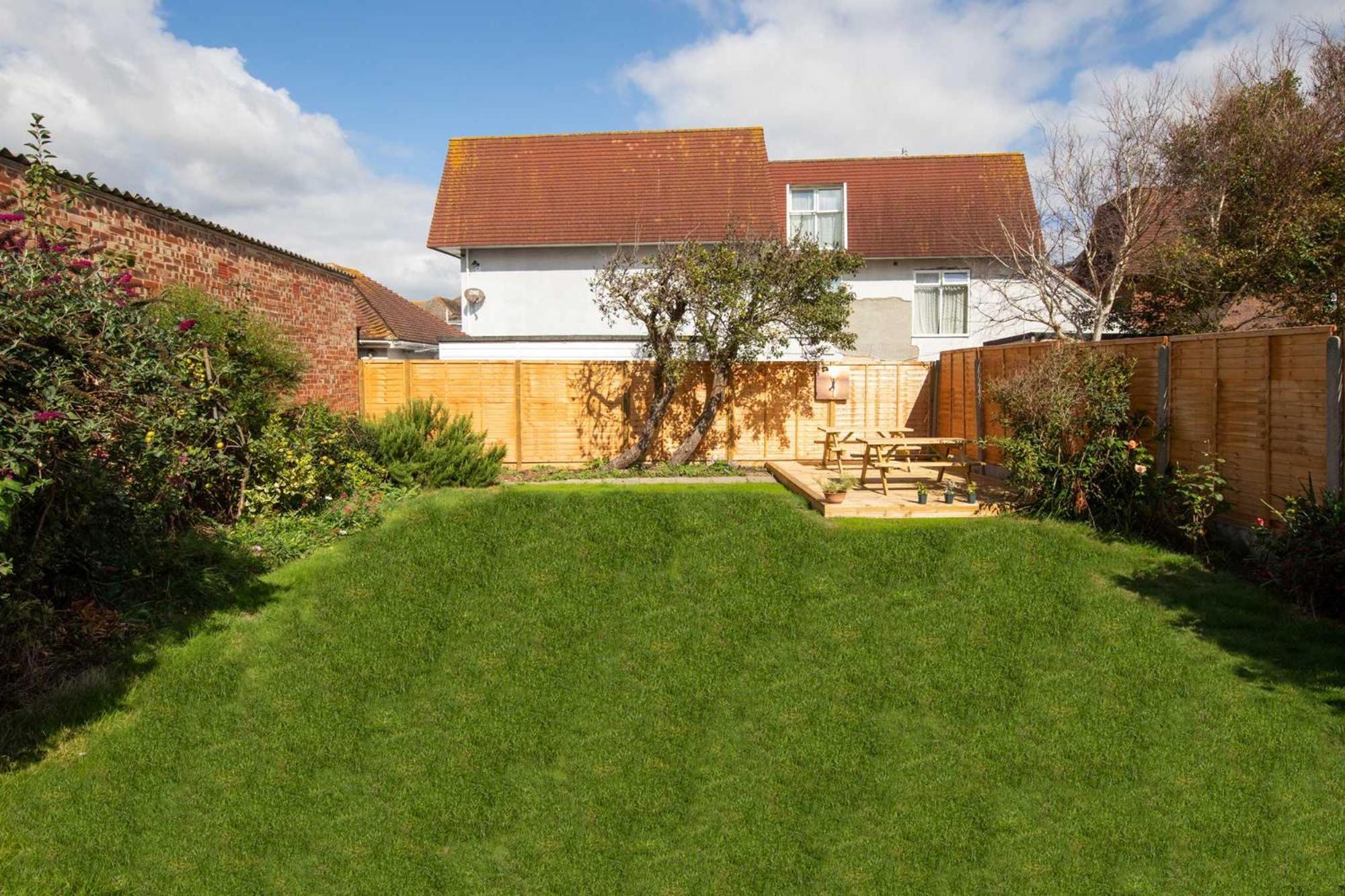 Absolute Beachfront With Decked Garden Oasis And Views Bognor Regis Exteriör bild
